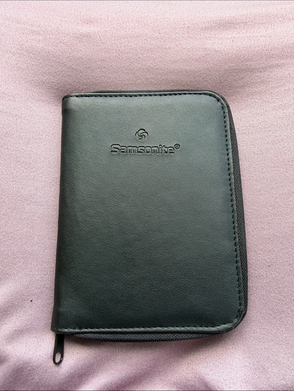 Samsonite Black Leather Zip Organizer Wallet